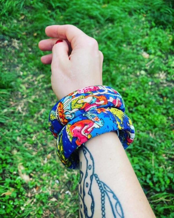 Deux bracelets duo en tissu colorés